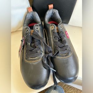 Levi shoes size 8❣️